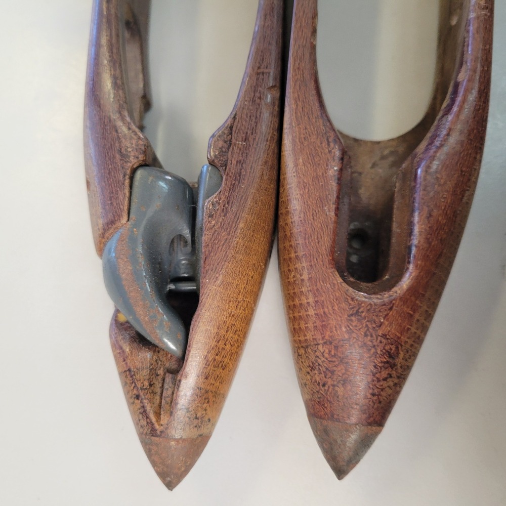 Vintage Wooden Textile Loom Shuttles Set of Two Weaver Tools Draper and Formica - Picture 8 of 12